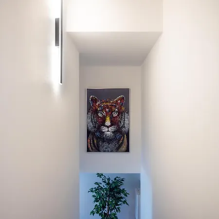 Spacious 90m2 Home, Bay Windows & Large Parking דירה מרלנהיים