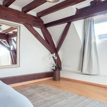 Spacious 90m2 Home, Bay Windows & Large Parking *