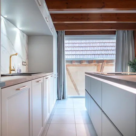Spacious 90m2 Home, Bay Windows & Large Parking Apartment
