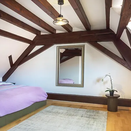 Spacious 90m2 Home, Bay Windows & Large Parking * מרלנהיים
